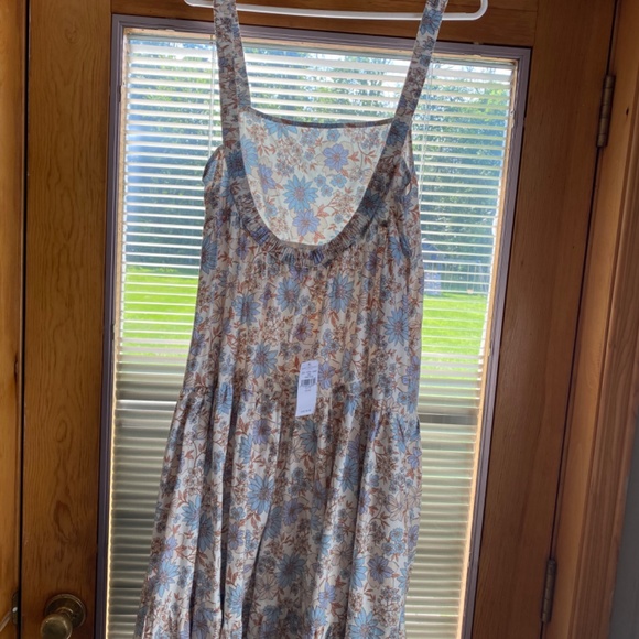 Dress - Picture 2 of 4